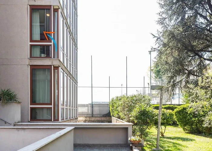 Twins - Tolstoj District Milan